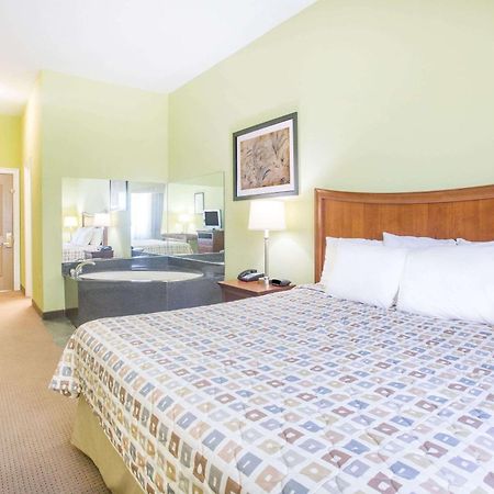Days Inn & Suites By Wyndham Swainsboro מראה חיצוני תמונה