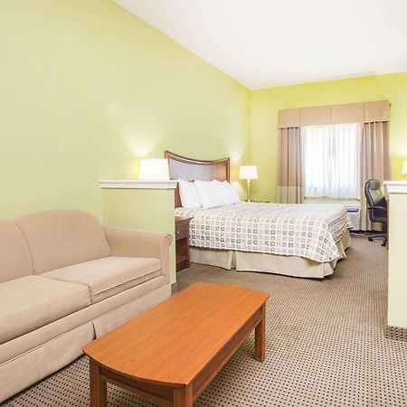 Days Inn & Suites By Wyndham Swainsboro מראה חיצוני תמונה