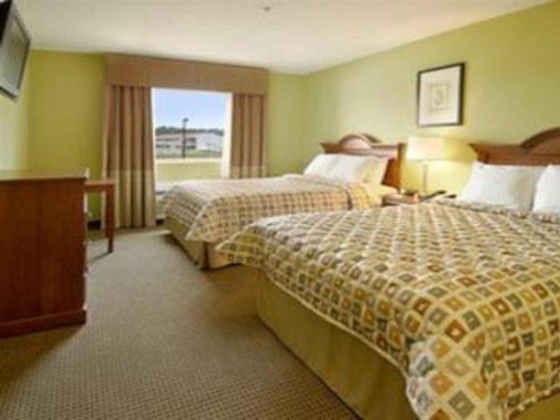 Days Inn & Suites By Wyndham Swainsboro מראה חיצוני תמונה