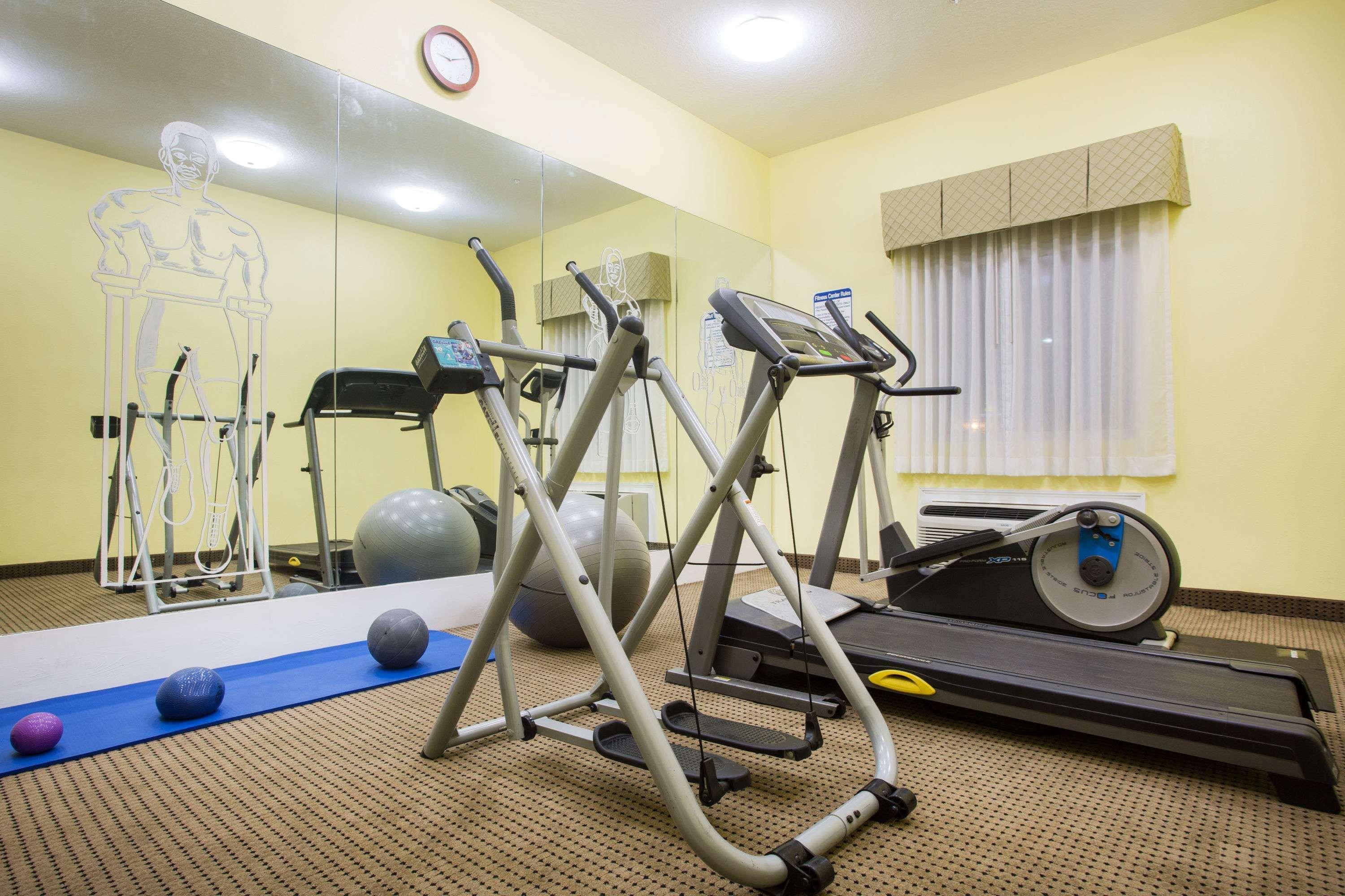 Days Inn & Suites By Wyndham Swainsboro מראה חיצוני תמונה
