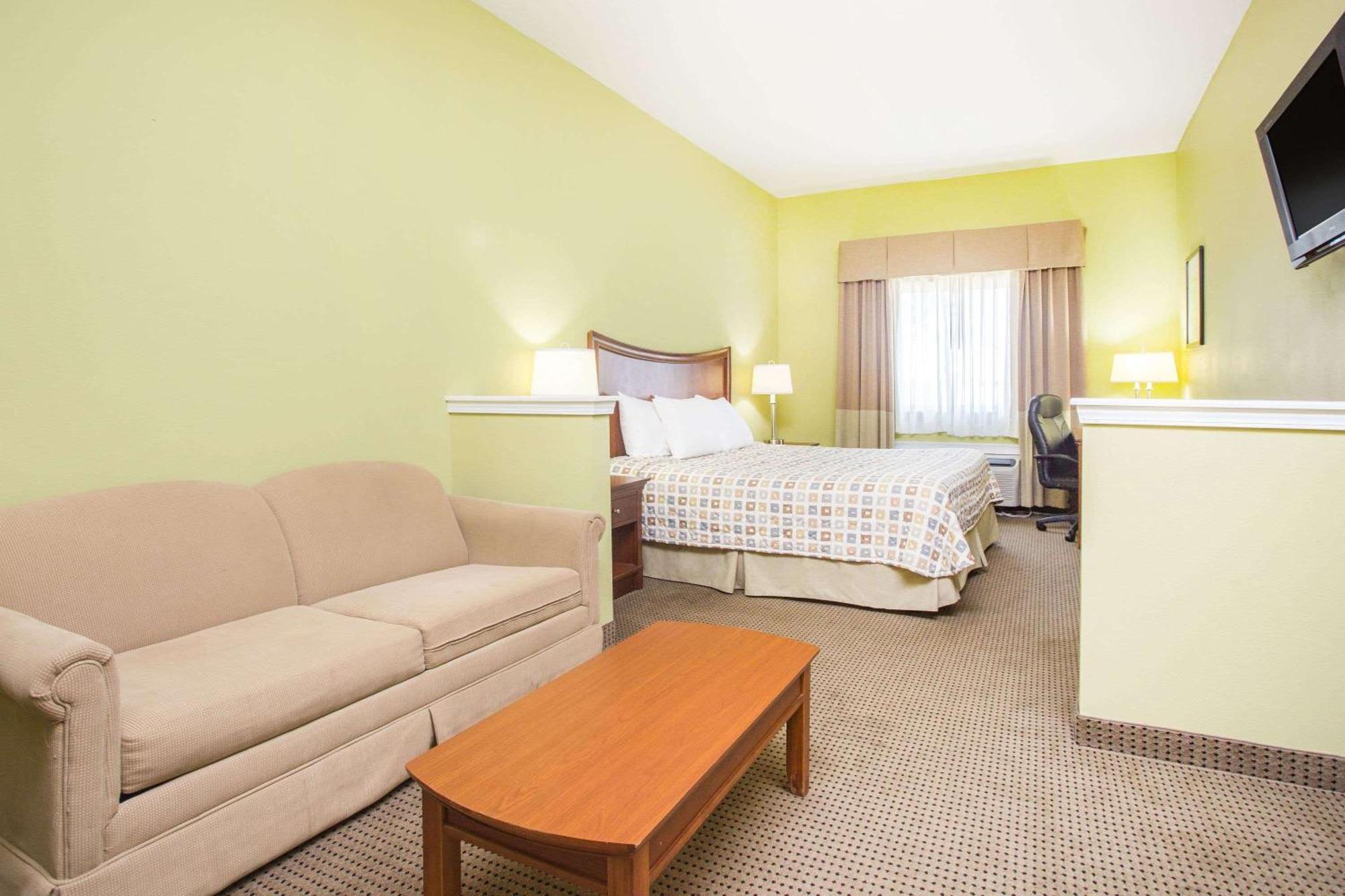 Days Inn & Suites By Wyndham Swainsboro מראה חיצוני תמונה