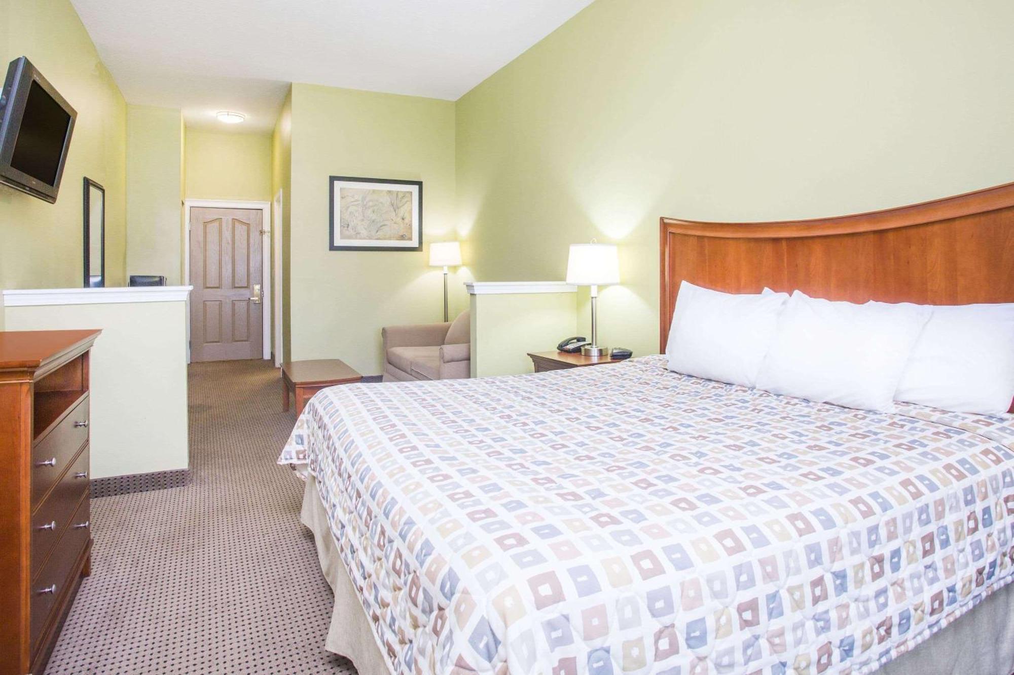 Days Inn & Suites By Wyndham Swainsboro מראה חיצוני תמונה