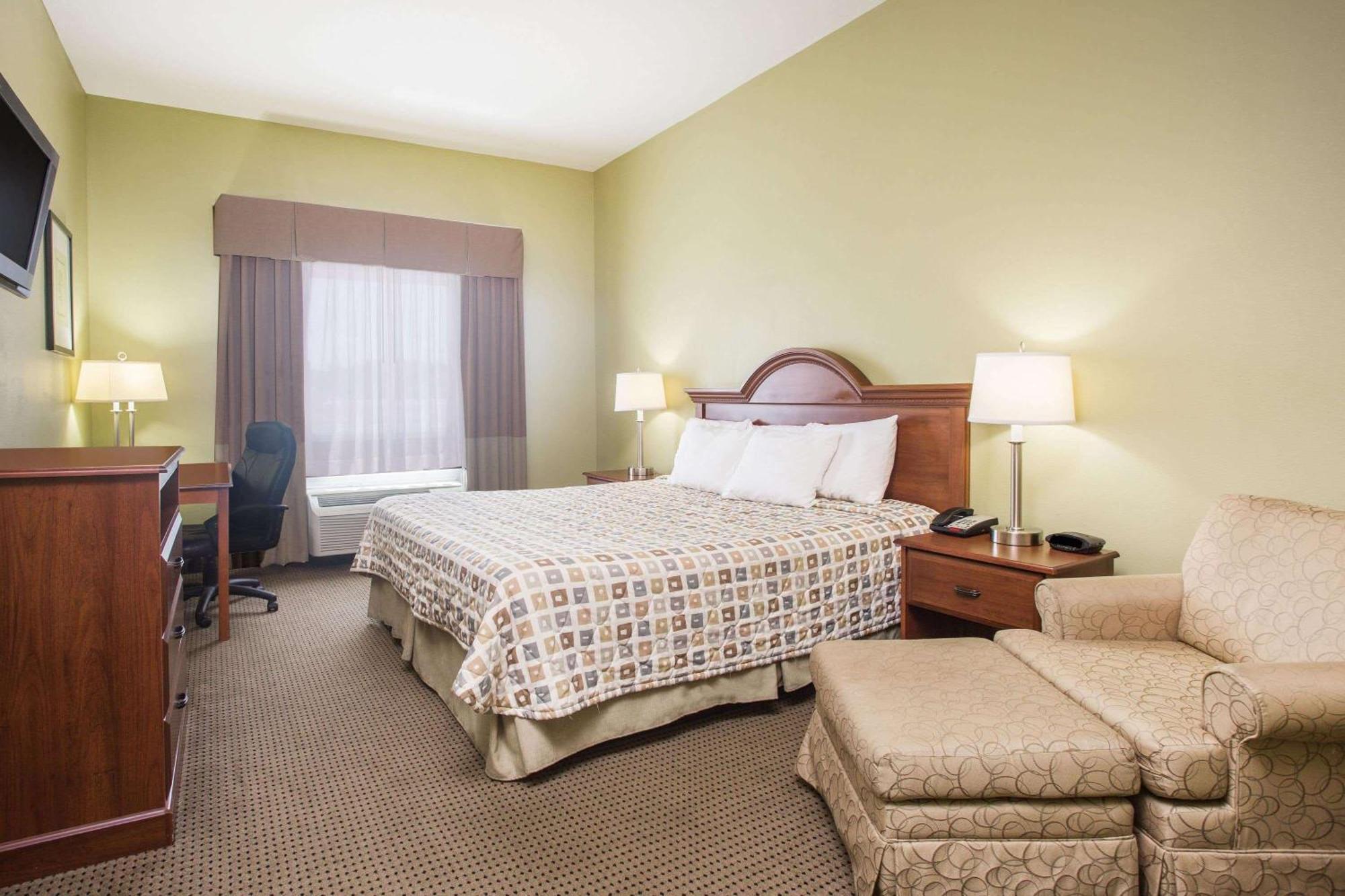 Days Inn & Suites By Wyndham Swainsboro מראה חיצוני תמונה