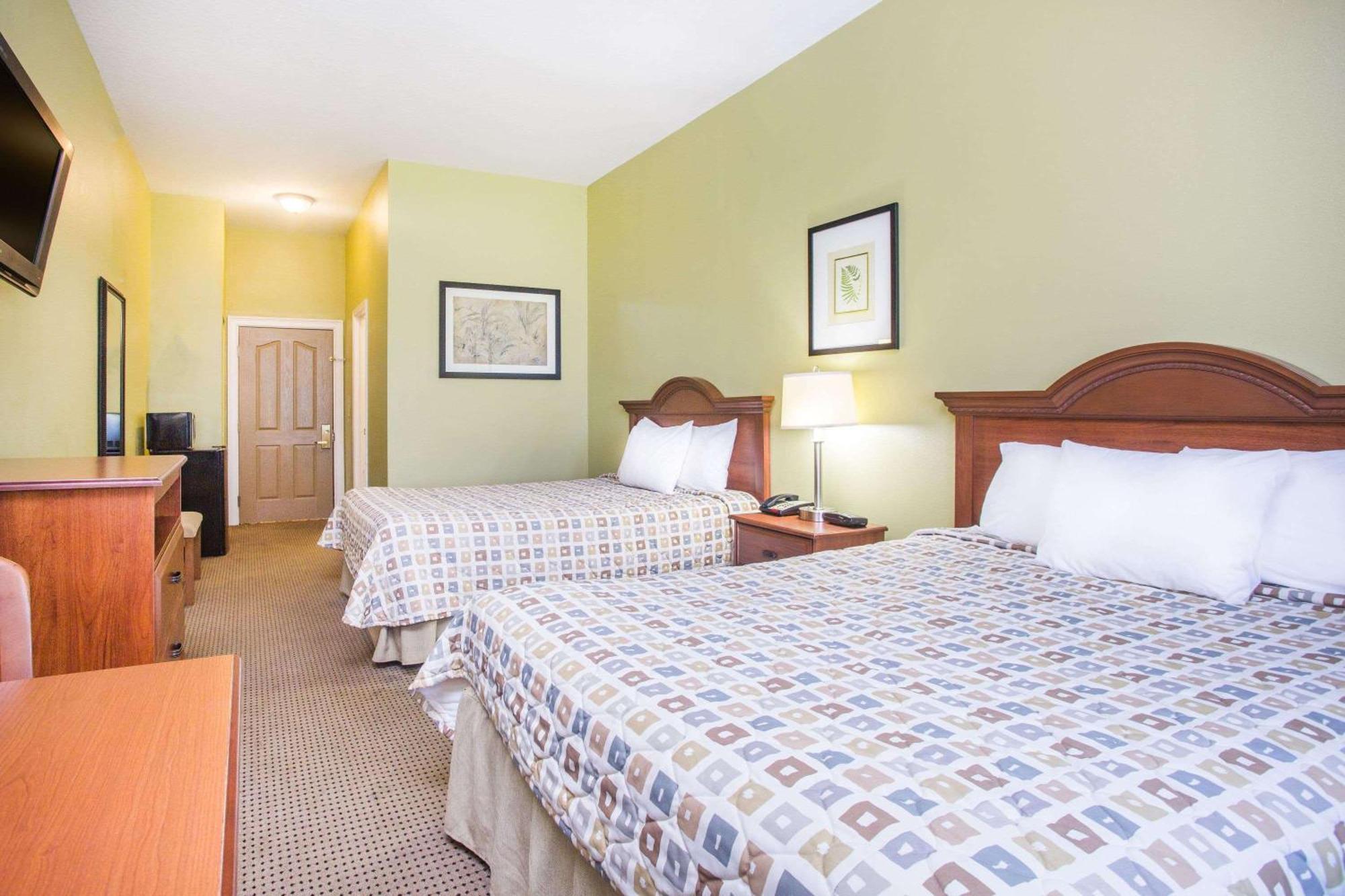 Days Inn & Suites By Wyndham Swainsboro מראה חיצוני תמונה