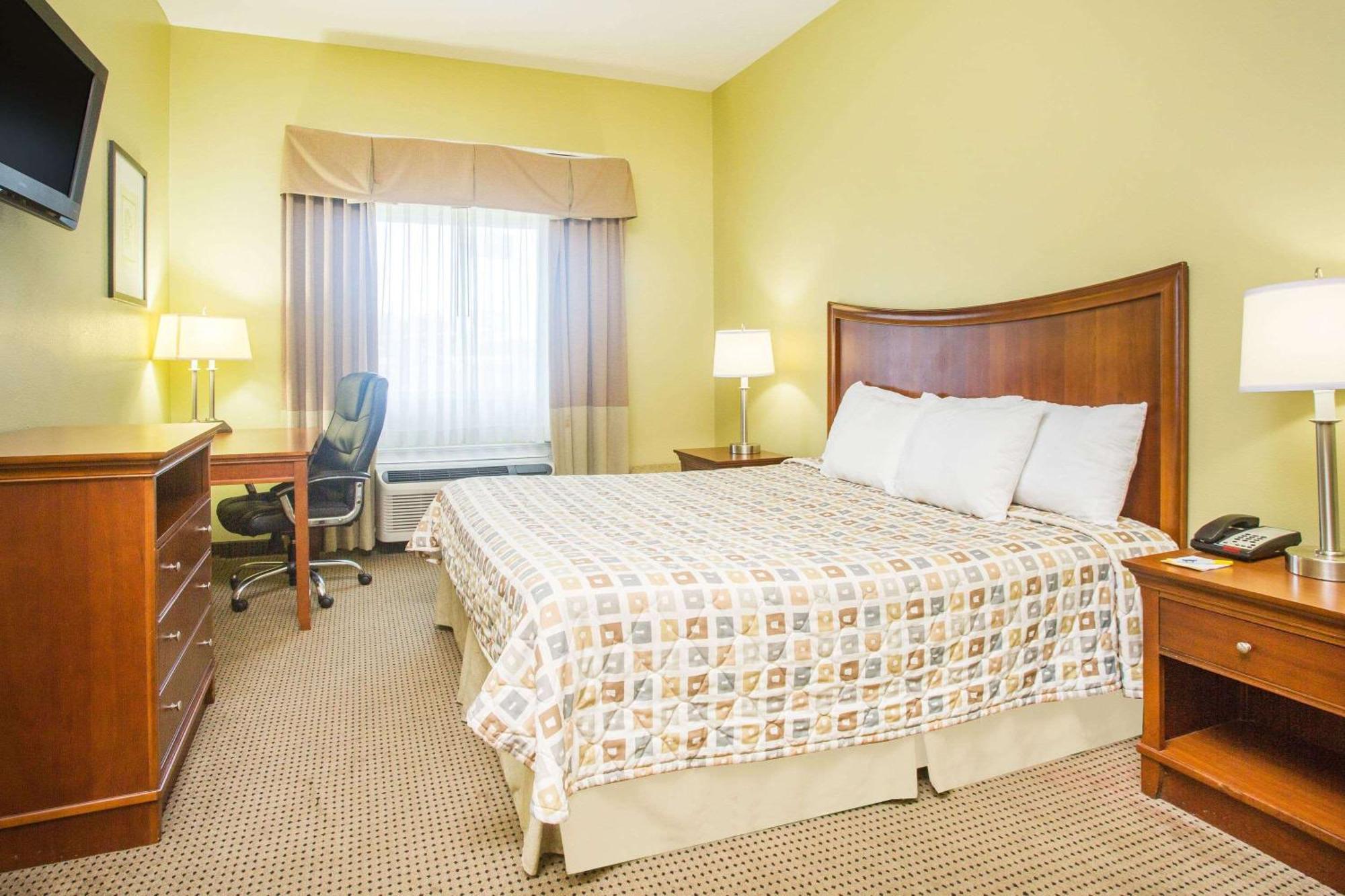 Days Inn & Suites By Wyndham Swainsboro מראה חיצוני תמונה