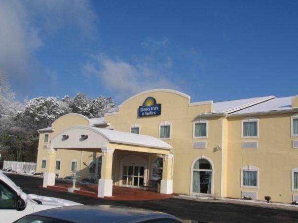 Days Inn & Suites By Wyndham Swainsboro מראה חיצוני תמונה