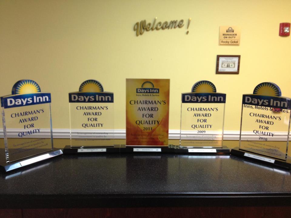 Days Inn & Suites By Wyndham Swainsboro מראה חיצוני תמונה