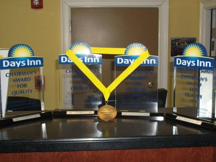 Days Inn & Suites By Wyndham Swainsboro מראה חיצוני תמונה